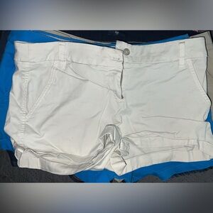Size 8 Women’s Southern Tide shorts